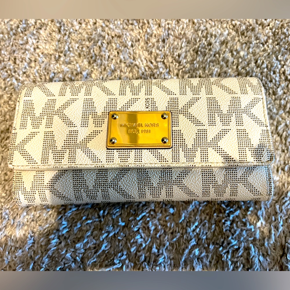 Michael Kors large wallet - Picture 1 of 3
